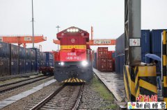 不靠“卷成本”：成都跨